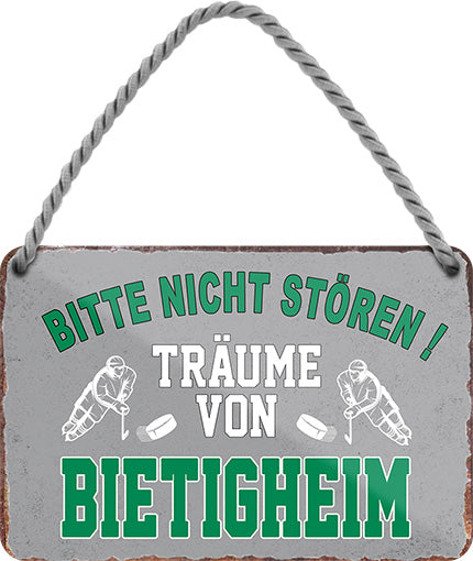 4252024212730 Schilderstore24 Schilderstore24 Blechschilder sind perfekt als Geschenk zu Weihnachten, Geburtstage, Feiern, Partys, Grillabende, Namenstag, Feiertag, Mädelsabend, Hochzeit. Jederzeit stilvoll im Wohnzimmer, Partykeller, Garage, Praxis, Büro, Café, Hauseingang Hockey Eishockey Liga Teamsport Verein Puck sport mannschaft schläger eislaufen schlittschuhe	 ''Träume von Bietigheim''		18x12cm