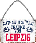 4252024204438 Schilderstore24 Schilderstore24 Blechschilder sind perfekt als Geschenk zu Weihnachten, Geburtstage, Feiern, Partys, Grillabende, Namenstag, Feiertag, Mädelsabend, Hochzeit. Jederzeit stilvoll im Wohnzimmer, Partykeller, Garage, Praxis, Büro, Café, Hauseingang Fußball Mannschaft Verein Bolzen Ball sport liga kicken stadion freizeit	 ''Träume von Leipzig''		18x12cm