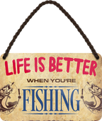 4252024208559	Schilderstore24 	 ''Life is better Fishing'' Schilderstore24 Blechschilder sind perfekt als Geschenk zu Weihnachten, Geburtstage, Feiern, Partys, Grillabende, Namenstag, Feiertag, Mädelsabend, Hochzeit. Jederzeit stilvoll im Wohnzimmer, Partykeller, Garage, Praxis, Büro, Café, Hauseingang Freizeit Sport Ballsport Aktivitäten bowling dart kegeln biken rad hobby