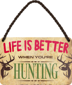 4252024208573	Schilderstore24 	 ''Life is better Hunting'' Schilderstore24 Blechschilder sind perfekt als Geschenk zu Weihnachten, Geburtstage, Feiern, Partys, Grillabende, Namenstag, Feiertag, Mädelsabend, Hochzeit. Jederzeit stilvoll im Wohnzimmer, Partykeller, Garage, Praxis, Büro, Café, Hauseingang Freizeit Sport Ballsport Aktivitäten bowling dart kegeln biken rad hobby