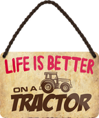 4252024208986	Schilderstore24 	 ''Life is better Tractor'' Schilderstore24 Blechschilder sind perfekt als Geschenk zu Weihnachten, Geburtstage, Feiern, Partys, Grillabende, Namenstag, Feiertag, Mädelsabend, Hochzeit. Jederzeit stilvoll im Wohnzimmer, Partykeller, Garage, Praxis, Büro, Café, Hauseingang Traktor Maschine Landmaschine Feld bauer landwirt landwirtschaft schlepper