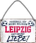 4252024205145Geschenk zu Weihnachten, Geburtstage, Feiern, Partys, Grillabende, Namenstag, Feiertag, Mädelsabend, Hochzeit Wohnzimmer, Partykeller, Garage, Praxis, Büro, Café, Hauseingang Fußball Mannschaft Verein Bolzen Ball sport liga kicken stadion freizeit	Schilderstore24 	 ''Leipzig ist meine Liebe!''