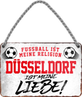4252024228861	Geschenk zu Weihnachten, Geburtstage, Feiern, Partys, Grillabende, Namenstag, Feiertag, Mädelsabend, Hochzeit Wohnzimmer, Partykeller, Garage, Praxis, Büro, Café, Hauseingang Fußball Mannschaft Verein Bolzen Ball sport liga kicken stadion freizeitSchilderstore24 	 ''Düsseldorf ist meine Liebe!''
