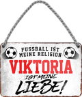 4252024205374	Schilderstore24 	 ''Viktoria ist meine Liebe!''Geschenk zu Weihnachten, Geburtstage, Feiern, Partys, Grillabende, Namenstag, Feiertag, Mädelsabend, Hochzeit Wohnzimmer, Partykeller, Garage, Praxis, Büro, Café, Hauseingang Fußball Mannschaft Verein Bolzen Ball sport liga kicken stadion freizeit