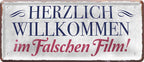 4252024227833 Schilderstore24 Schilderstore24 Blechschilder sind perfekt als Geschenk zu Weihnachten, Geburtstage, Feiern, Partys, Grillabende, Namenstag, Feiertag, Mädelsabend, Hochzeit. Jederzeit stilvoll im Wohnzimmer, Partykeller, Garage, Praxis, Büro, Café, Hauseingang Küche Haushalt Willkommen Eigenheim heim essen haus kochen herzlich Zuhause putzen	 ''Herzlich Wollkommen im falschen Film''		28x12cm