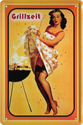 4252024221350 Schilderstore24 Schilderstore24 Blechschilder sind perfekt als Geschenk zu Weihnachten, Geburtstage, Feiern, Partys, Grillabende, Namenstag, Feiertag, Mädelsabend, Hochzeit. Jederzeit stilvoll im Wohnzimmer, Partykeller, Garage, Praxis, Büro, Café, Hauseingang Sex Anzüglich Zweideutig Romantik Brüste sinnlich schnulzig romantisch versaut pinup	 ''Pinup Grillzeit''		20x30cm