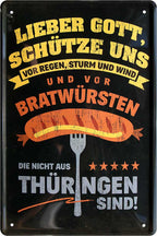 4252024215670 Schilderstore24 Schilderstore24 Blechschilder sind perfekt als Geschenk zu Weihnachten, Geburtstage, Feiern, Partys, Grillabende, Namenstag, Feiertag, Mädelsabend, Hochzeit. Jederzeit stilvoll im Wohnzimmer, Partykeller, Garage, Praxis, Büro, Café, Hauseingang Lebensmittel Kaffee Kuchen Tee Grill crepes teigware süßigkeit essen grill wurst	 ''Lieber Gott, schütze uns.. Bratwürsten''		20x30cm