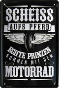 4252024220438 Schilderstore24 Schilderstore24 Blechschilder sind perfekt als Geschenk zu Weihnachten, Geburtstage, Feiern, Partys, Grillabende, Namenstag, Feiertag, Mädelsabend, Hochzeit. Jederzeit stilvoll im Wohnzimmer, Partykeller, Garage, Praxis, Büro, Café, Hauseingang Mechaniker Auto Motorrad Werkstatt auto werkstatt tüfteln schrauber	 ''Scheiss aufs Pferd Motorrad''		20x30cm