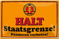 4252024219975 Schilderstore24 Schilderstore24 Blechschilder sind perfekt als Geschenk zu Weihnachten, Geburtstage, Feiern, Partys, Grillabende, Namenstag, Feiertag, Mädelsabend, Hochzeit. Jederzeit stilvoll im Wohnzimmer, Partykeller, Garage, Praxis, Büro, Café, Hauseingang Sarkasmus Ironie Funny Schwarzer Humor faul dumm fun rente lästern teufel	 ''HALT Staatsgrenze''		20x30cm