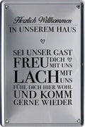 4252024220872 Schilderstore24 Schilderstore24 Blechschilder sind perfekt als Geschenk zu Weihnachten, Geburtstage, Feiern, Partys, Grillabende, Namenstag, Feiertag, Mädelsabend, Hochzeit. Jederzeit stilvoll im Wohnzimmer, Partykeller, Garage, Praxis, Büro, Café, Hauseingang Küche Haushalt Willkommen Eigenheim heim essen haus kochen herzlich Zuhause putzen	 ''Herzlich Willkommen sei unser Gast, Freu dich Lach''		20x30cm