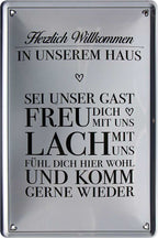 4252024220872 Schilderstore24 Schilderstore24 Blechschilder sind perfekt als Geschenk zu Weihnachten, Geburtstage, Feiern, Partys, Grillabende, Namenstag, Feiertag, Mädelsabend, Hochzeit. Jederzeit stilvoll im Wohnzimmer, Partykeller, Garage, Praxis, Büro, Café, Hauseingang Küche Haushalt Willkommen Eigenheim heim essen haus kochen herzlich Zuhause putzen	 ''Herzlich Willkommen sei unser Gast, Freu dich Lach''		20x30cm