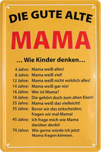 4252024220988 Schilderstore24 Schilderstore24 Blechschilder sind perfekt als Geschenk zu Weihnachten, Geburtstage, Feiern, Partys, Grillabende, Namenstag, Feiertag, Mädelsabend, Hochzeit. Jederzeit stilvoll im Wohnzimmer, Partykeller, Garage, Praxis, Büro, Café, Hauseingang Familie Zuhause Eltern Geschwister oma opa familie mama papa geschwister	 ''Die gute alte Mama.. Wie Kinder denken''		20x30cm