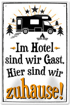 4252024216189 Schilderstore24 Schilderstore24 Blechschilder sind perfekt als Geschenk zu Weihnachten, Geburtstage, Feiern, Partys, Grillabende, Namenstag, Feiertag, Mädelsabend, Hochzeit. Jederzeit stilvoll im Wohnzimmer, Partykeller, Garage, Praxis, Büro, Café, Hauseingang Camping Natur Wald Freiheit wandern campen outdoor natur roadtripp	 ''Im Hotel sind wir Gast. Hier sind wir zuhause''		20x30cm