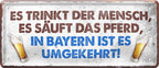 4252024222869 Schilderstore24 	Schilderstore24 Blechschilder sind perfekt als Geschenk zu Weihnachten, Geburtstage, Feiern, Partys, Grillabende, Namenstag, Feiertag, Mädelsabend, Hochzeit. Jederzeit stilvoll im Wohnzimmer, Partykeller, Garage, Praxis, Büro, Café, Hauseingang Alkohol Kasten Bier Saufen Getränk Bier Alkohol schaumkrone promille hopfen ''Es trinkt der Mensch, säuft das Pferd, Bayern umgekehrt''		28x12cm