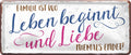 4252024224702 Schilderstore24 	Schilderstore24 Blechschilder sind perfekt als Geschenk zu Weihnachten, Geburtstage, Feiern, Partys, Grillabende, Namenstag, Feiertag, Mädelsabend, Hochzeit. Jederzeit stilvoll im Wohnzimmer, Partykeller, Garage, Praxis, Büro, Café, Hauseingang Familie Zuhause Eltern Geschwister oma opa familie mama papa geschwister ''Familie ist wo Leben beginnt Liebe niemals endet''		28x12cm
