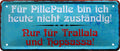 4252024225976 Schilderstore24 	Schilderstore24 Blechschilder sind perfekt als Geschenk zu Weihnachten, Geburtstage, Feiern, Partys, Grillabende, Namenstag, Feiertag, Mädelsabend, Hochzeit. Jederzeit stilvoll im Wohnzimmer, Partykeller, Garage, Praxis, Büro, Café, Hauseingang Sarkasmus Ironie Funny Schwarzer Humor faul dumm fun rente lästern teufel ''Für PillePalle bin ich heute nicht zuständig''		28x12cm