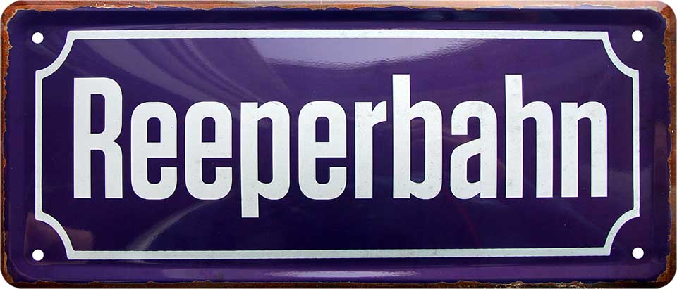 4252024228397 Schilderstore24 Schilderstore24 Blechschilder sind perfekt als Geschenk zu Weihnachten, Geburtstage, Feiern, Partys, Grillabende, Namenstag, Feiertag, Mädelsabend, Hochzeit. Jederzeit stilvoll im Wohnzimmer, Partykeller, Garage, Praxis, Büro, Café, Hauseingang Landschaften Orte Städte Länder Urlaub See berge burgen schloss tal denkmal freizeit meer	 ''Reeperbahn''		28x12cm