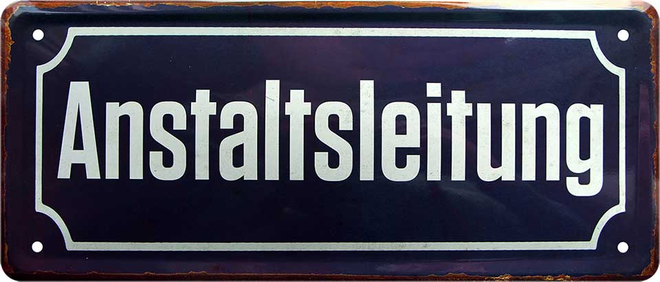 4252024225686 Schilderstore24 Schilderstore24 Blechschilder sind perfekt als Geschenk zu Weihnachten, Geburtstage, Feiern, Partys, Grillabende, Namenstag, Feiertag, Mädelsabend, Hochzeit. Jederzeit stilvoll im Wohnzimmer, Partykeller, Garage, Praxis, Büro, Café, Hauseingang Sarkasmus Ironie Funny Schwarzer Humor faul dumm fun rente lästern teufel	 ''Anstaltsleitung''		28x12cm