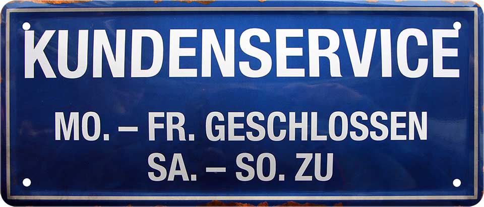 4252024226966 Schilderstore24 	Schilderstore24 Blechschilder sind perfekt als Geschenk zu Weihnachten, Geburtstage, Feiern, Partys, Grillabende, Namenstag, Feiertag, Mädelsabend, Hochzeit. Jederzeit stilvoll im Wohnzimmer, Partykeller, Garage, Praxis, Büro, Café, Hauseingang Büro Chef Angestellter Arbeit Job Arbeitsplatz Alltag Beruf Ausbildung ''Kundenservice''		28x12cm
