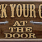 4252024228717 Schilderstore24 	Schilderstore24 Blechschilder sind perfekt als Geschenk zu Weihnachten, Geburtstage, Feiern, Partys, Grillabende, Namenstag, Feiertag, Mädelsabend, Hochzeit. Jederzeit stilvoll im Wohnzimmer, Partykeller, Garage, Praxis, Büro, Café, Hauseingang Western Cowboy Cowgirl Indianer Ranch rothaut america spirituell cowboyhut film ''Check your guns''		28x12cm