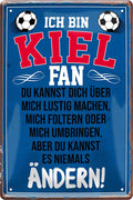 4252024216592 Schilderstore24 Schilderstore24 Blechschilder sind perfekt als Geschenk zu Weihnachten, Geburtstage, Feiern, Partys, Grillabende, Namenstag, Feiertag, Mädelsabend, Hochzeit. Jederzeit stilvoll im Wohnzimmer, Partykeller, Garage, Praxis, Büro, Café, Hauseingang Fußball Mannschaft Verein Bolzen Ball sport liga kicken stadion freizeit	 ''Kiel Fan ´20''		20x30cm
