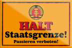 4252024205510	Schilderstore24	 ''Halt Staatsgrenze''Schilderstore24 Blechschilder sind perfekt als Geschenk zu Weihnachten, Geburtstage, Feiern, Partys, Grillabende, Namenstag, Feiertag, Mädelsabend, Hochzeit. Jederzeit stilvoll im Wohnzimmer, Partykeller, Garage, Praxis, Büro, Café, Hauseingang Sarkasmus Ironie Funny Schwarzer Humor faul dumm fun rente lästern teufel