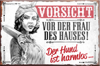 4252024230789	Schilderstore24	 ''Vorsicht vor der Frau des Hauses''Schilderstore24 Blechschilder sind perfekt als Geschenk zu Weihnachten, Geburtstage, Feiern, Partys, Grillabende, Namenstag, Feiertag, Mädelsabend, Hochzeit. Jederzeit stilvoll im Wohnzimmer, Partykeller, Garage, Praxis, Büro, Café, Hauseingang Küche Haushalt Willkommen Eigenheim heim essen haus kochen herzlich Zuhause putzen