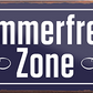 4252024241631	Schilderstore24	 ''Jammerfreie Zone'' Schilderstore24 Blechschilder sind perfekt als Geschenk zu Weihnachten, Geburtstage, Feiern, Partys, Grillabende, Namenstag, Feiertag, Mädelsabend, Hochzeit. Jederzeit stilvoll im Wohnzimmer, Partykeller, Garage, Praxis, Büro, Café, Hauseingang Küche Haushalt Willkommen Eigenheim heim essen haus kochen herzlich Zuhause putzen