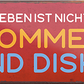 4252024240610	Schilderstore24	 ''Das Leben ist nicht nur Pommes und Disko'' Schilderstore24 Blechschilder sind perfekt als Geschenk zu Weihnachten, Geburtstage, Feiern, Partys, Grillabende, Namenstag, Feiertag, Mädelsabend, Hochzeit. Jederzeit stilvoll im Wohnzimmer, Partykeller, Garage, Praxis, Büro, Café, Hauseingang Lebensmittel Kaffee Kuchen Tee Grill crepes teigware süßigkeit essen grill wurst