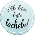 4252024234411	Schilderstore24	 ''Ab hier bitte Lächeln''Schilderstore24 Blechschilder sind perfekt als Geschenk zu Weihnachten, Geburtstage, Feiern, Partys, Grillabende, Namenstag, Feiertag, Mädelsabend, Hochzeit. Jederzeit stilvoll im Wohnzimmer, Partykeller, Garage, Praxis, Büro, Café, Hauseingang Weisheiten Leben Sprichwörter Tipp wahrheit sprichwort tiefsinnig ratschlag