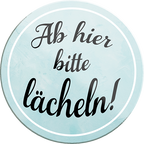 4252024234411	Schilderstore24	 ''Ab hier bitte Lächeln''Schilderstore24 Blechschilder sind perfekt als Geschenk zu Weihnachten, Geburtstage, Feiern, Partys, Grillabende, Namenstag, Feiertag, Mädelsabend, Hochzeit. Jederzeit stilvoll im Wohnzimmer, Partykeller, Garage, Praxis, Büro, Café, Hauseingang Weisheiten Leben Sprichwörter Tipp wahrheit sprichwort tiefsinnig ratschlag