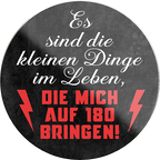 4252024231359	Schilderstore24	 ''Es sind die Kleinen Dinge die auf 180 bringen''Geschenk Weihnachten, Geburtstage, Feiern, Partys, Grillabende, Namenstag, Feiertag, Mädelsabend, Hochzeit Wohnzimmer, Partykeller, Garage, Praxis, Büro, Café, Hauseingang Sarkasmus Ironie Funny Schwarzer Humor faul dumm fun rente lästern teufel
