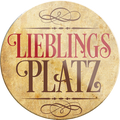 4252024233865	Schilderstore24	 ''Lieblingsplatz''Schilderstore24 Blechschilder sind perfekt als Geschenk zu Weihnachten, Geburtstage, Feiern, Partys, Grillabende, Namenstag, Feiertag, Mädelsabend, Hochzeit. Jederzeit stilvoll im Wohnzimmer, Partykeller, Garage, Praxis, Büro, Café, Hauseingang Küche Haushalt Willkommen Eigenheim heim essen haus kochen herzlich Zuhause putzen