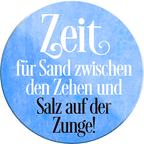 4252024234282	Schilderstore24	 ''Zeit für Sand zwischen den Zehen (blau)''Schilderstore24 Blechschilder sind perfekt als Geschenk zu Weihnachten, Geburtstage, Feiern, Partys, Grillabende, Namenstag, Feiertag, Mädelsabend, Hochzeit. Jederzeit stilvoll im Wohnzimmer, Partykeller, Garage, Praxis, Büro, Café, Hauseingang Meer Urlaub Sommer Sandstrand meer wasser strand sand urlaub ferien