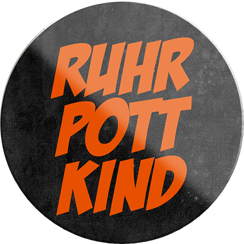 4252024234404	Schilderstore24	 ''Ruhrpottkind''Schilderstore24 Blechschilder sind perfekt als Geschenk zu Weihnachten, Geburtstage, Feiern, Partys, Grillabende, Namenstag, Feiertag, Mädelsabend, Hochzeit. Jederzeit stilvoll im Wohnzimmer, Partykeller, Garage, Praxis, Büro, Café, Hauseingang Ruhrpott Ruhrgebiet Platt Sprache hömma sprache kultur tradition plattdeutsch