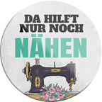 4252024233827	Schilderstore24	 ''Da hilft nur noch Nähen''Schilderstore24 Blechschilder sind perfekt als Geschenk zu Weihnachten, Geburtstage, Feiern, Partys, Grillabende, Namenstag, Feiertag, Mädelsabend, Hochzeit. Jederzeit stilvoll im Wohnzimmer, Partykeller, Garage, Praxis, Büro, Café, Hauseingang Küche Haushalt Willkommen Eigenheim heim essen haus kochen herzlich Zuhause putzen