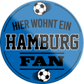 4252024233360	Schilderstore24	 ''Hamburg Fan (blau)''Schilderstore24 Blechschilder sind perfekt als Geschenk zu Weihnachten, Geburtstage, Feiern, Partys, Grillabende, Namenstag, Feiertag, Mädelsabend, Hochzeit. Jederzeit stilvoll im Wohnzimmer, Partykeller, Garage, Praxis, Büro, Café, Hauseingang Fußball Mannschaft Verein Bolzen Ball sport liga kicken stadion freizeit