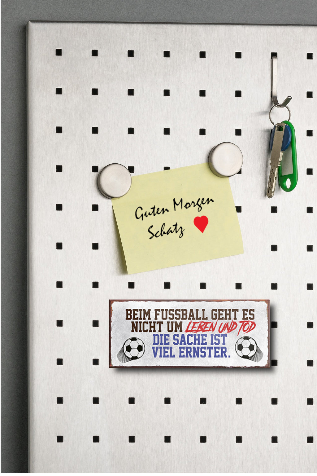 Magnet ''Beim Fussball geht es um Leben und Tod'' 9,3x4cm
