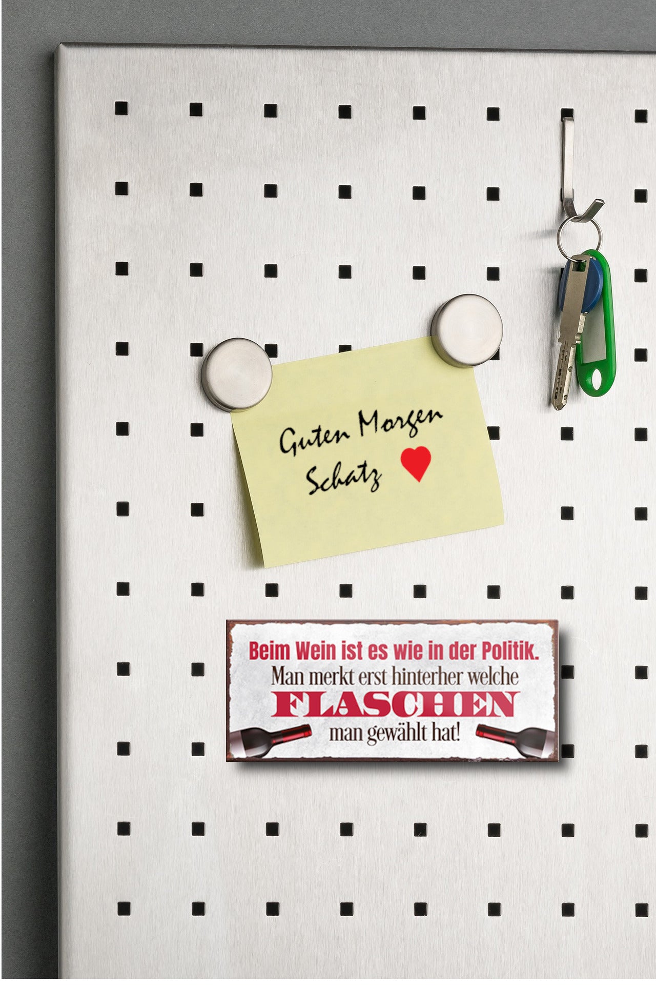 Magnet ''Beim Wein ist es wie in Politik. Flaschen gewählt'' 9,3x4cm