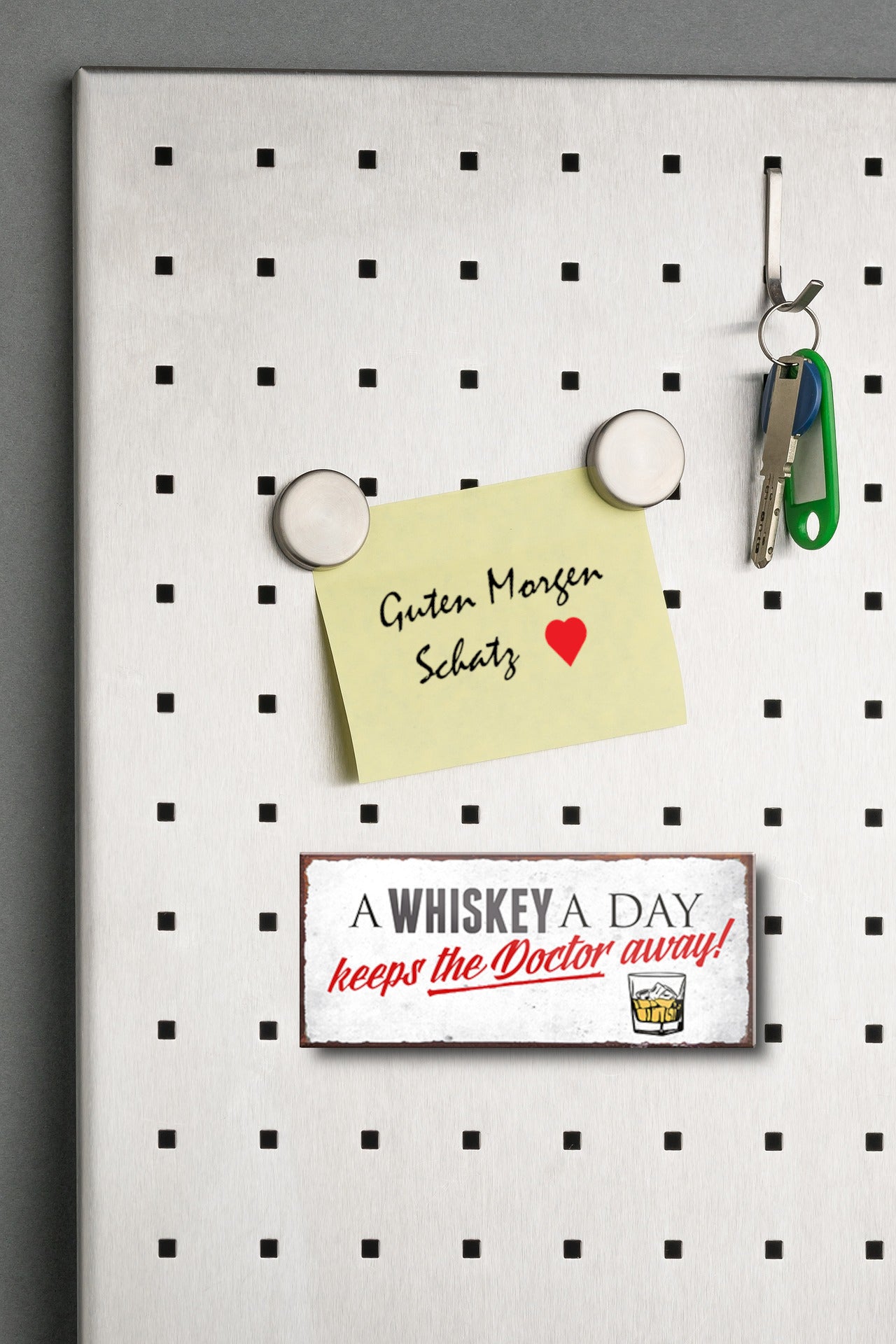 Magnet ''A whiskey a day keeps the doctor away'' 9,3x4cm