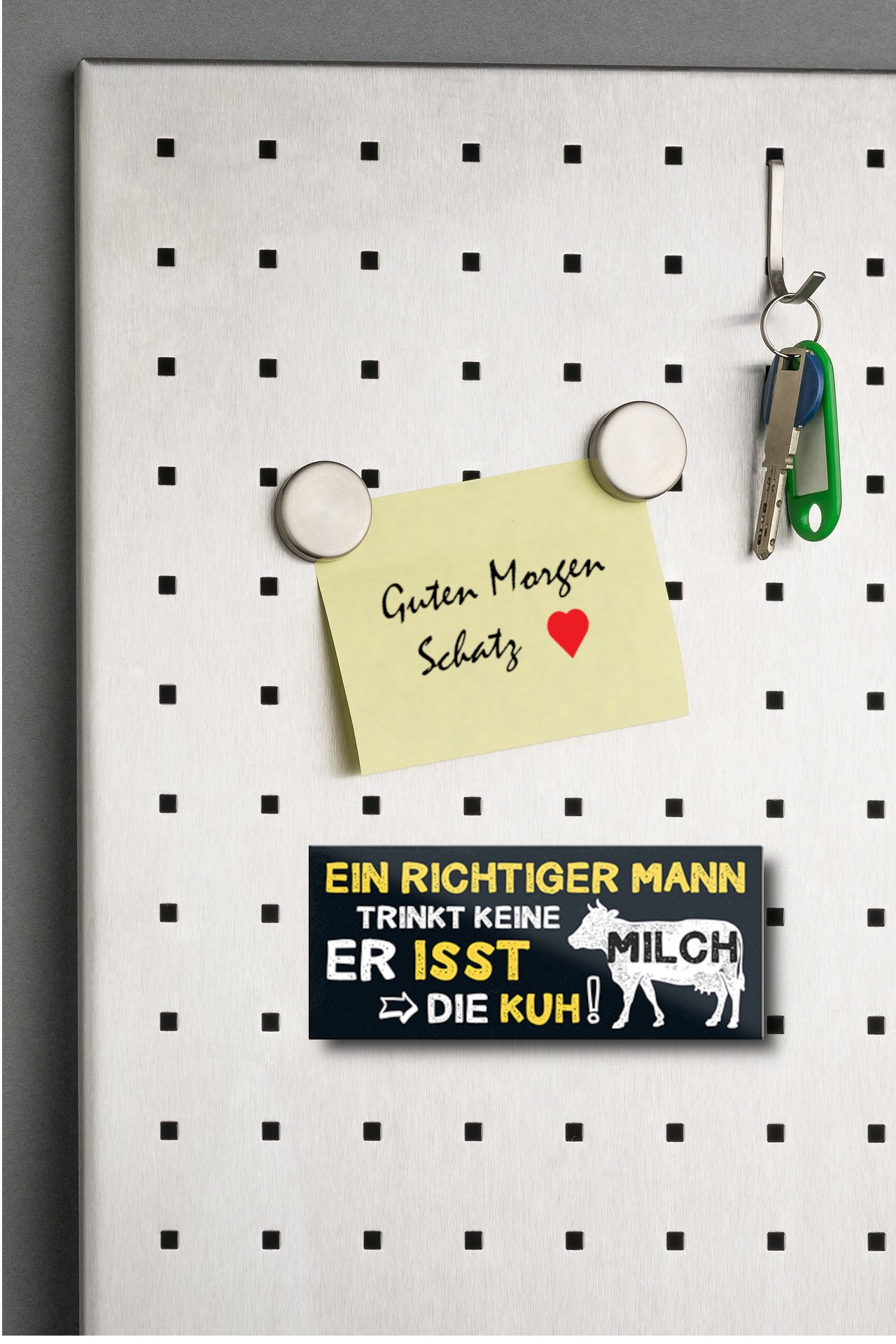 Magnet ''Ein richtiger Mann trink keine Milch, Isst die Kuh'' 9,3x4cm