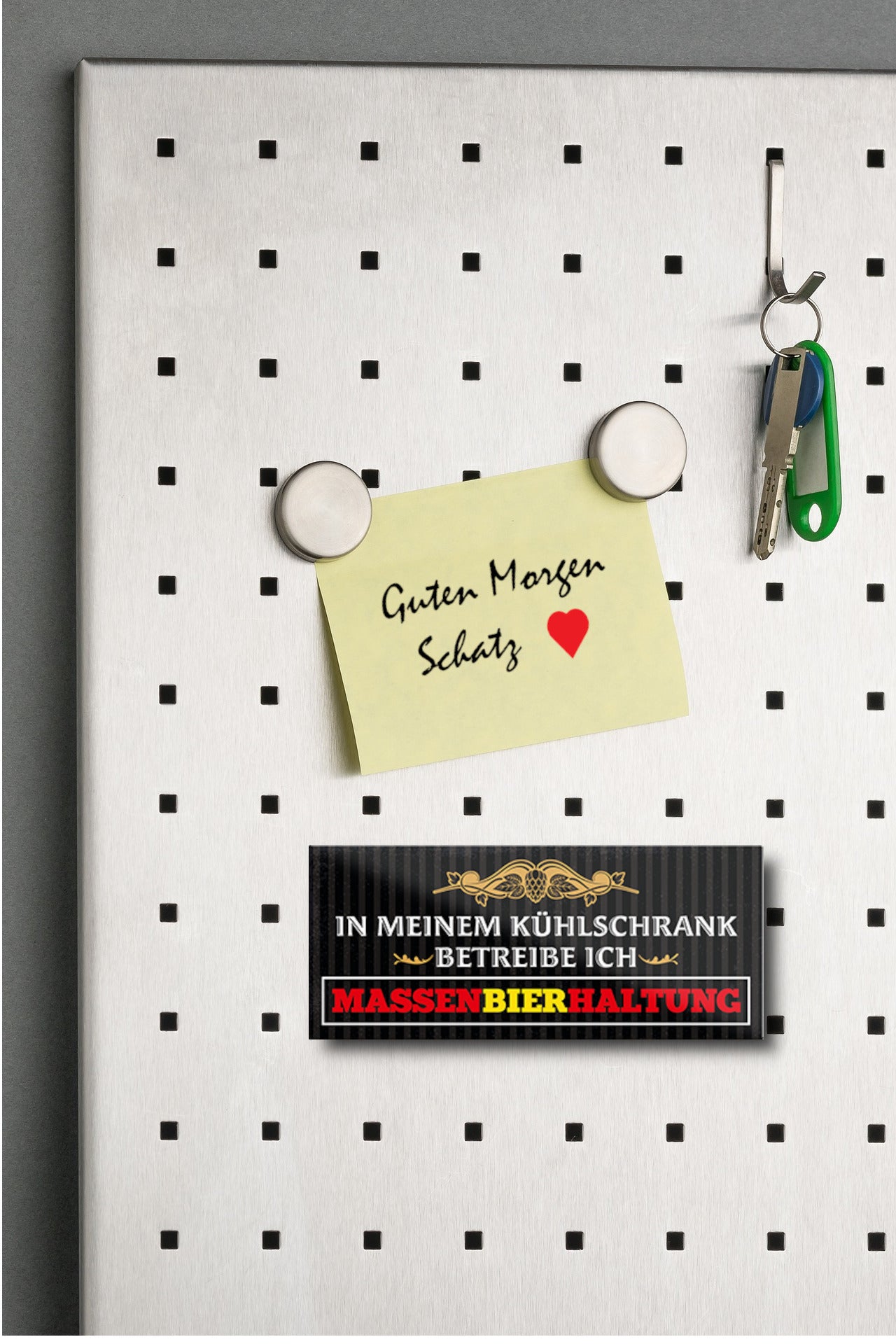 Magnet ''In meinem Kühlschrank betreibe ich Massenbierhaltung'' 9,3x4cm