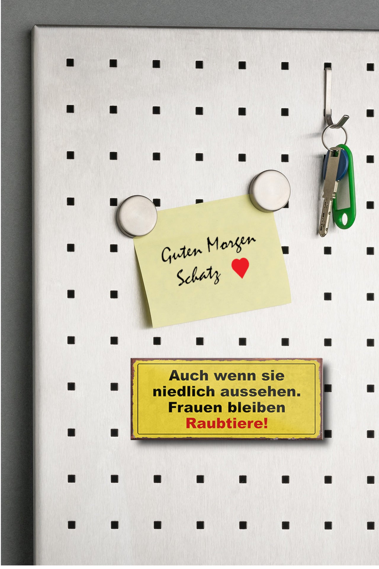 Magnet ''Auch wenn sie niedlich aussehen, Frauen bleiben Raubtiere'' 9,3x4cm