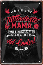 4252024221114 Schilderstore24 Schilderstore24 Blechschilder sind perfekt als Geschenk zu Weihnachten, Geburtstage, Feiern, Partys, Grillabende, Namenstag, Feiertag, Mädelsabend, Hochzeit. Jederzeit stilvoll im Wohnzimmer, Partykeller, Garage, Praxis, Büro, Café, Hauseingang Familie Zuhause Eltern Geschwister oma opa familie mama papa geschwister	 ''Tattowierte Mama''		20x30cm