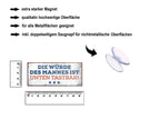 Magnet ''Die Würde des Mannes ist unten tastbar'' 9,3x4cm