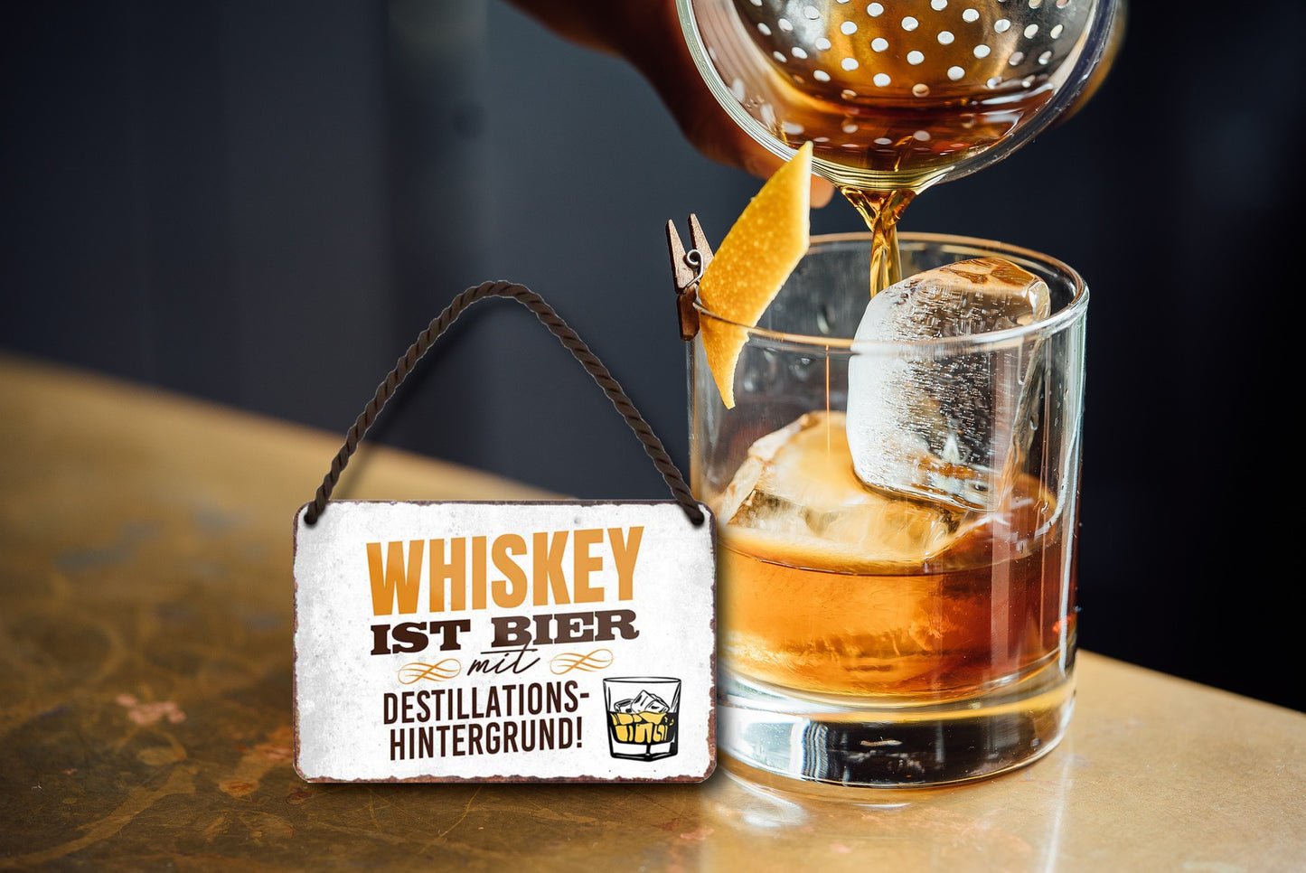 Blechschild ''Whiskey ist Bier mit Destillationshintergrund'' 18x12cm