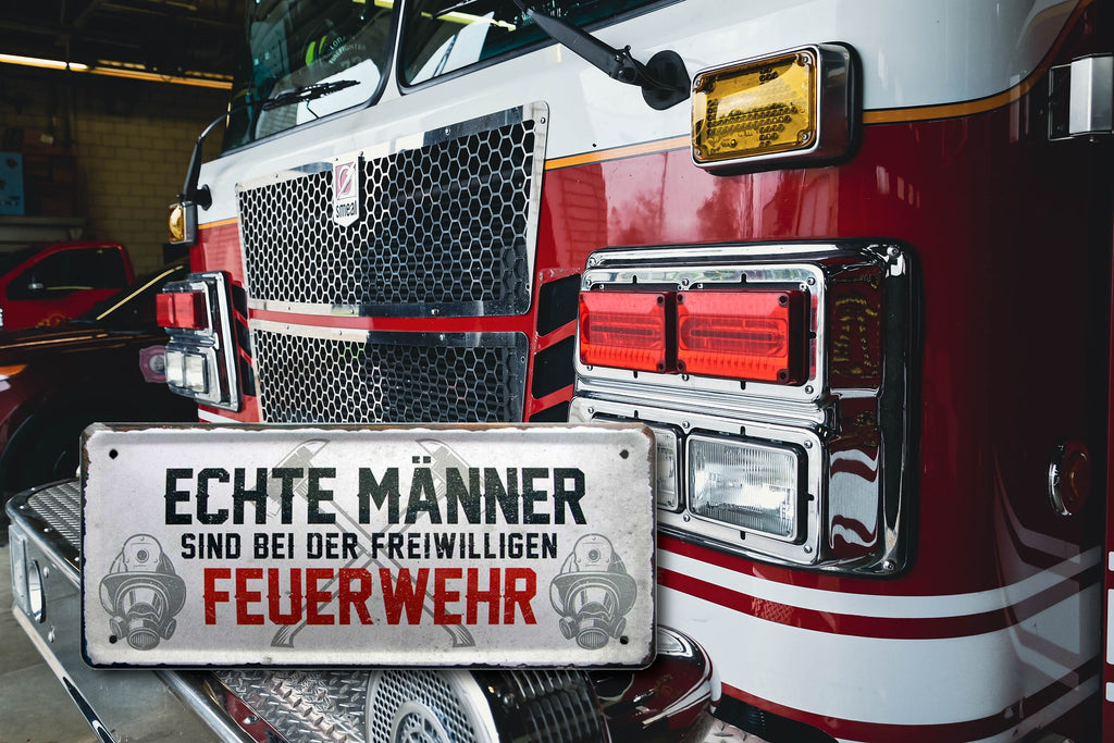Blechschild ''Echte Männer sind bei der freiwilligen Feuerwehr (grau)'' 28x12cm