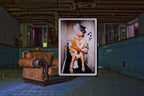 Blechschild ''Pinup rauchend auf WC'' 20x30cm